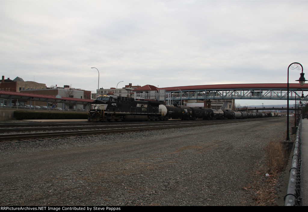 NS 4370 as a rear DPU on train 10K 